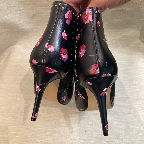JC COLLECTION Sz 6 Floral Chelsea Pointy Toe Pull On Studded  Details Booties - Picture 8 of 11